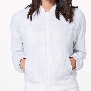 Lululemon Bomb Around Jacket *Reversible White / Eternal
Wave White Size 6